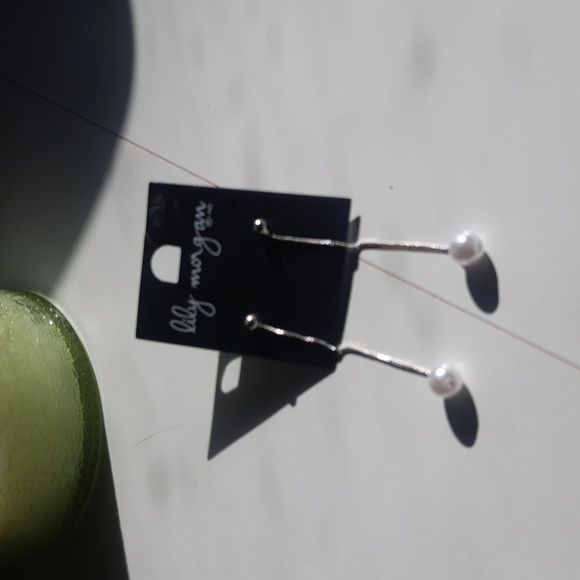 🦋Free With Purchase!🦋 Lily Morgan Faux Pearl Drop Earrings - Picture 2 of 2